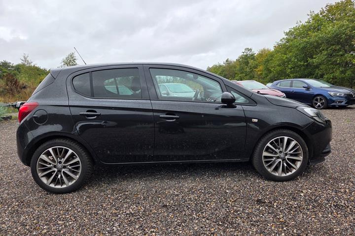 Sort Opel Corsa fra 2016