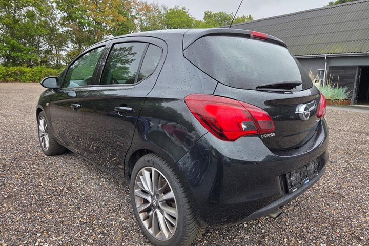 Sort Opel Corsa fra 2016