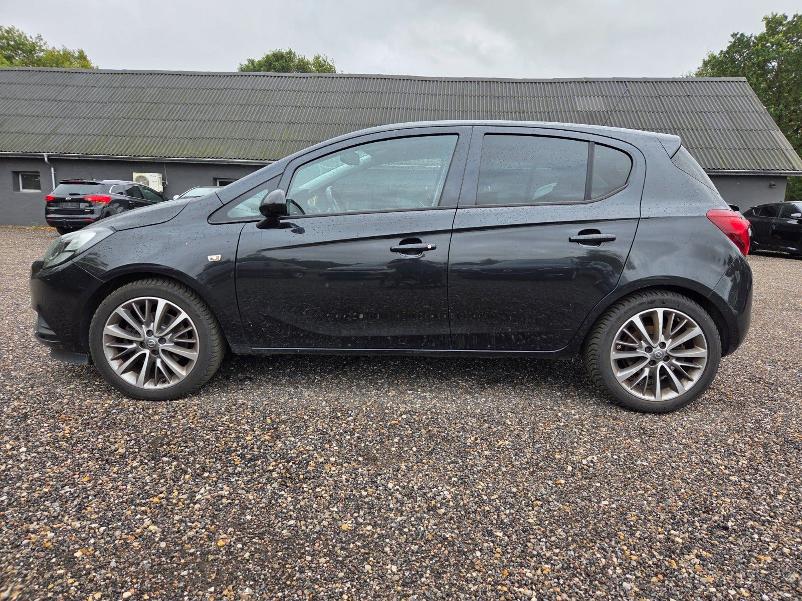 Sort Opel Corsa fra 2016