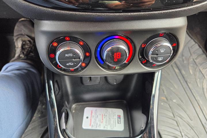 Sort Opel Corsa fra 2016
