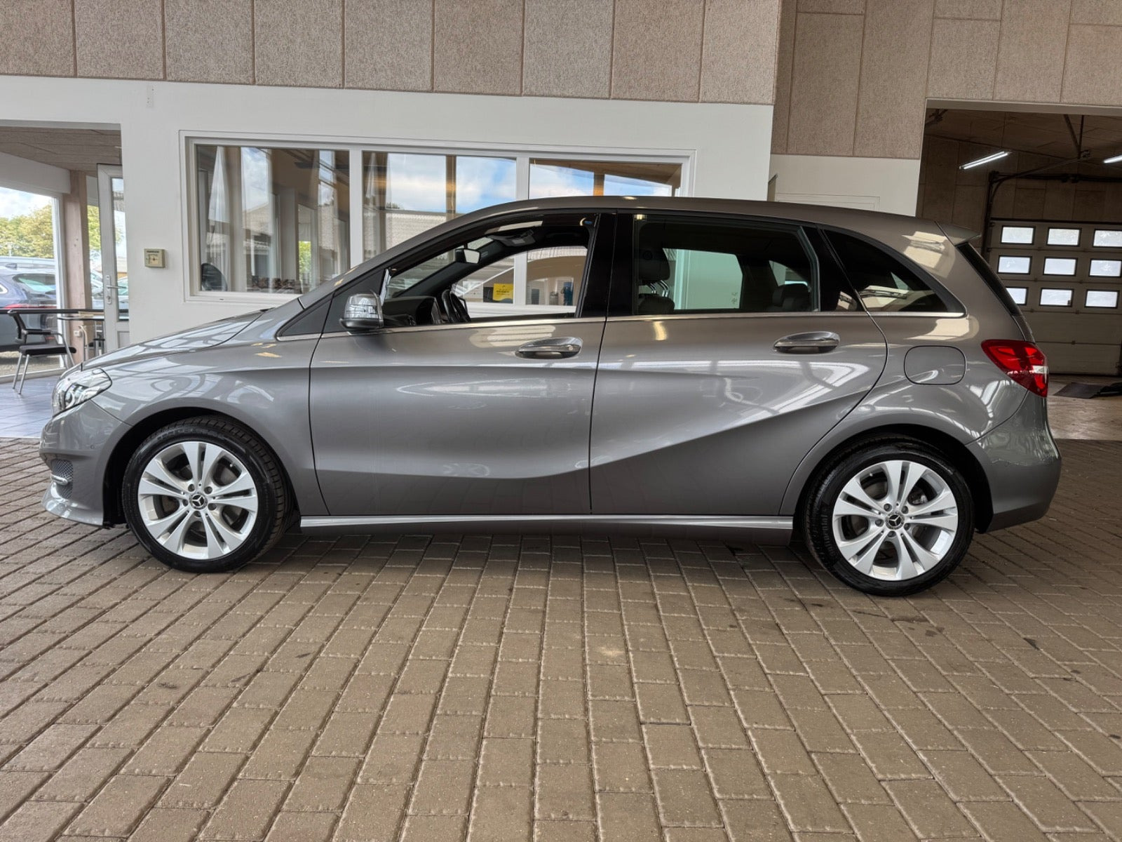 undefined Mercedes B200 d fra 2017
