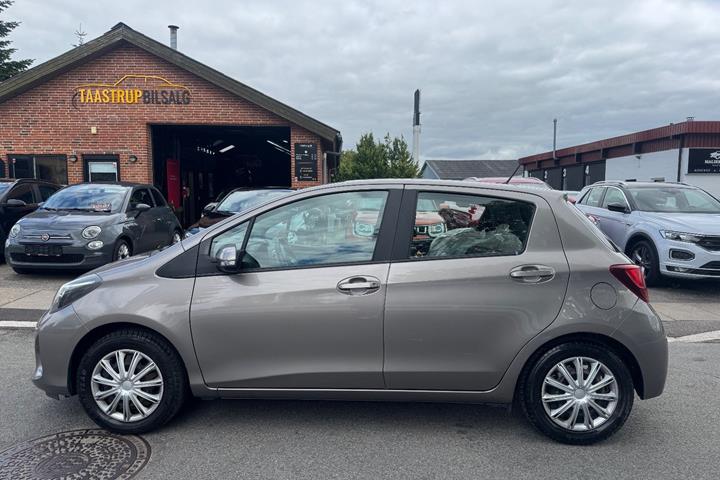 undefined Toyota Yaris fra 2015