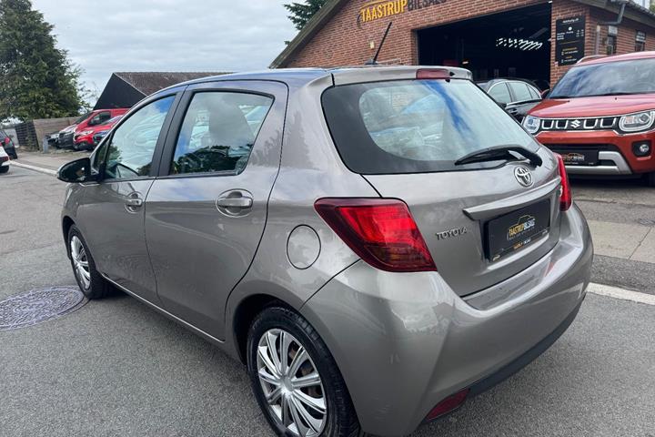 undefined Toyota Yaris fra 2015