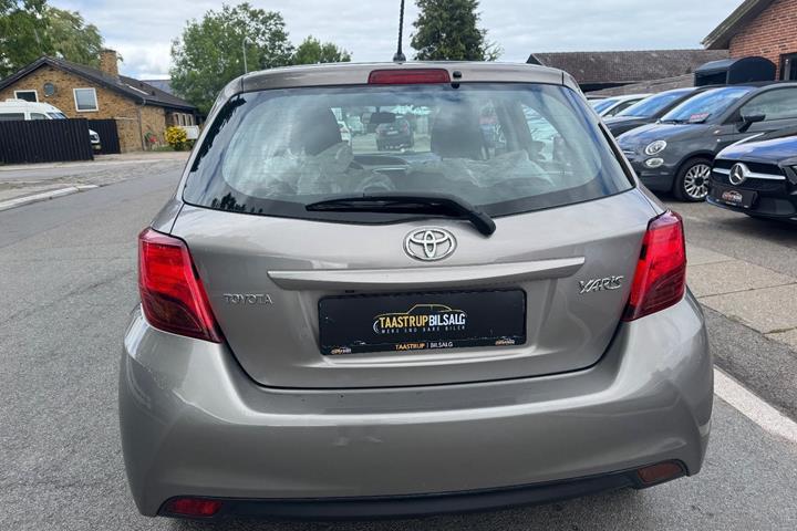 undefined Toyota Yaris fra 2015