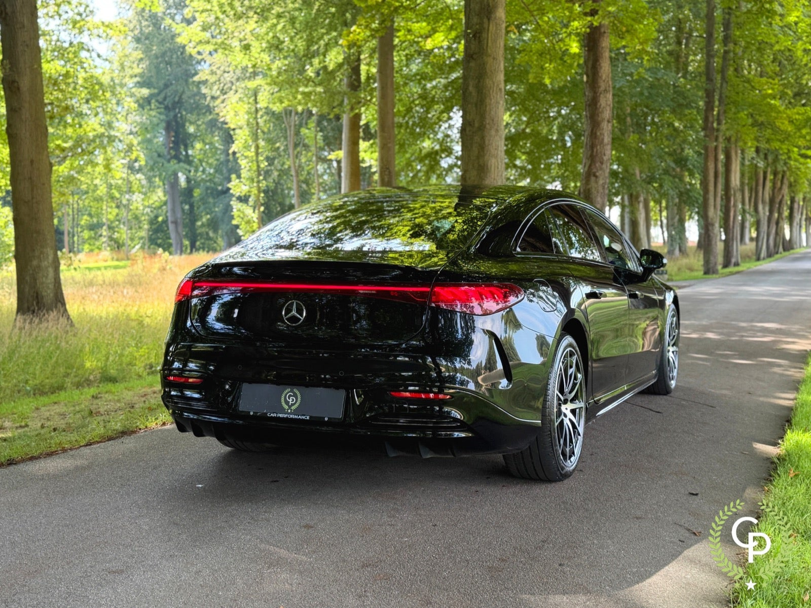 Sort Mercedes EQS450+ fra 2023