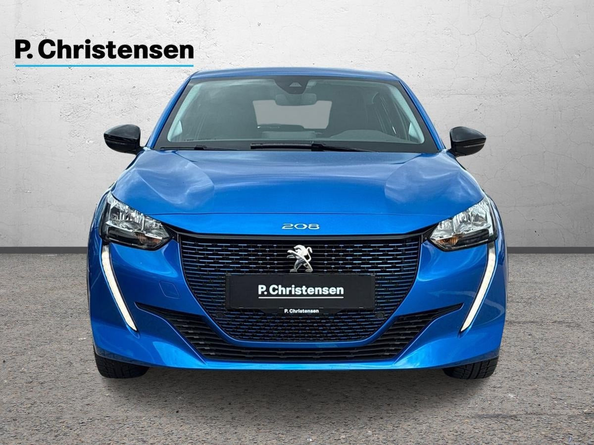 Blå Peugeot e-208 fra 2024