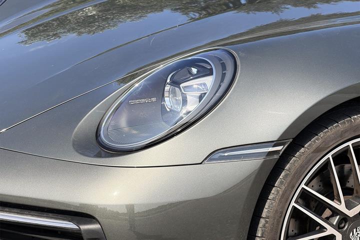 Grøn Porsche 911 Carrera 4S fra 2019