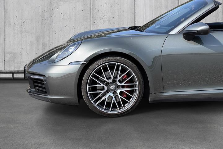 Grøn Porsche 911 Carrera 4S fra 2019