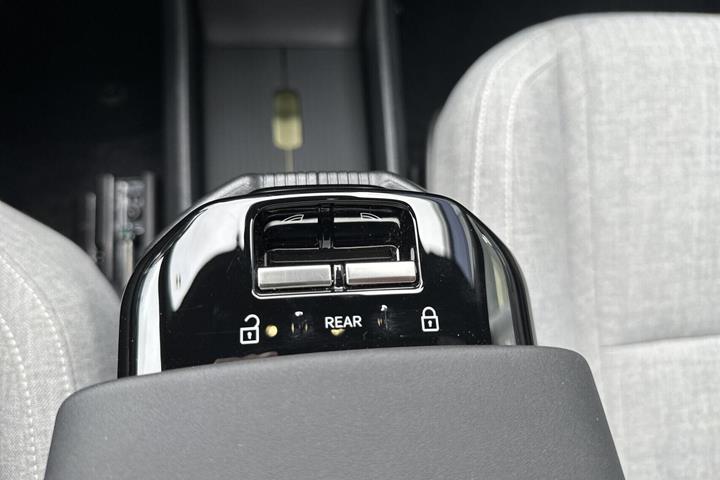 Grå Volvo EX30 fra 2024