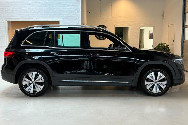 Sort Mercedes EQB250 fra 2023