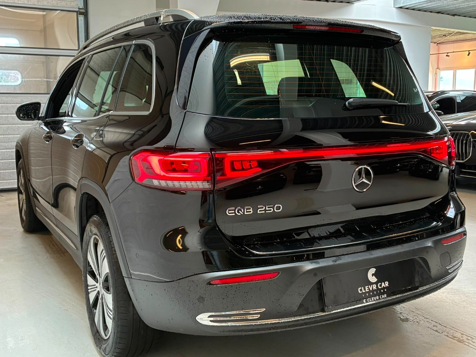 Sort Mercedes EQB250 fra 2023