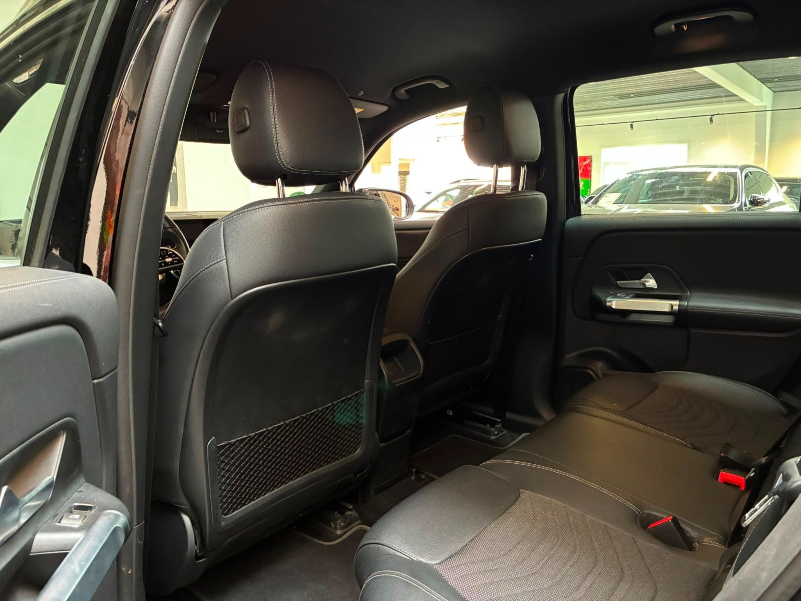 Sort Mercedes EQB250 fra 2023