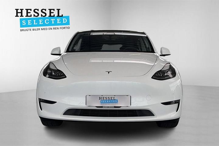Hvid Tesla Model Y fra 2022
