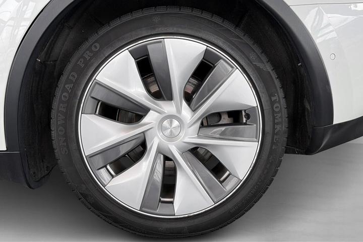 Hvid Tesla Model Y fra 2022