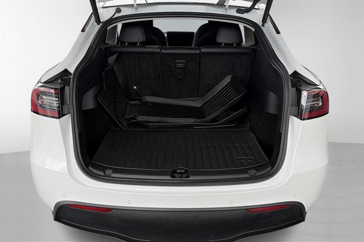Hvid Tesla Model Y fra 2022