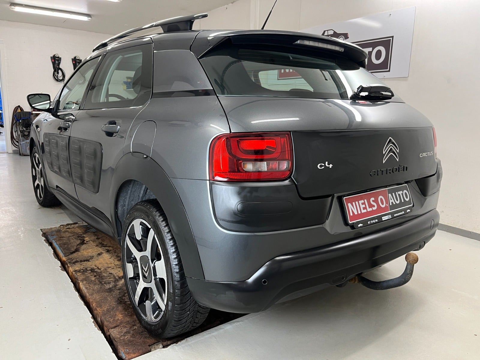 Grå Citroën C4 Cactus fra 2016