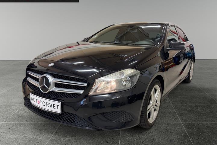 Sort Mercedes A200 fra 2013 set udefra
