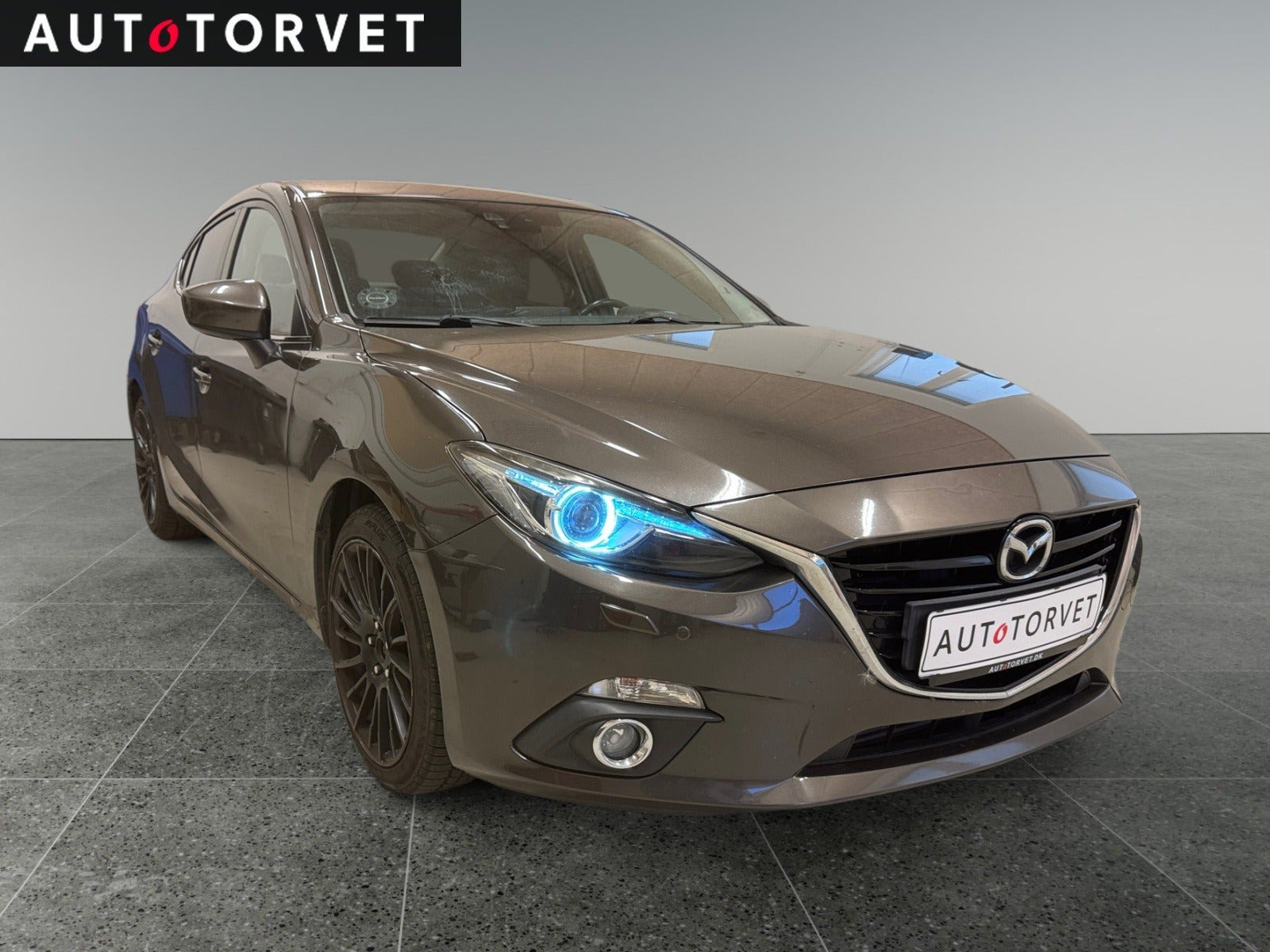 Grå Mazda 3 fra 2016
