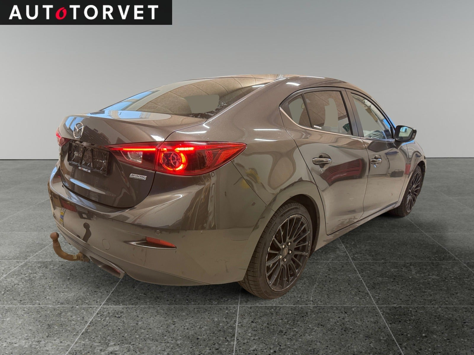 Grå Mazda 3 fra 2016