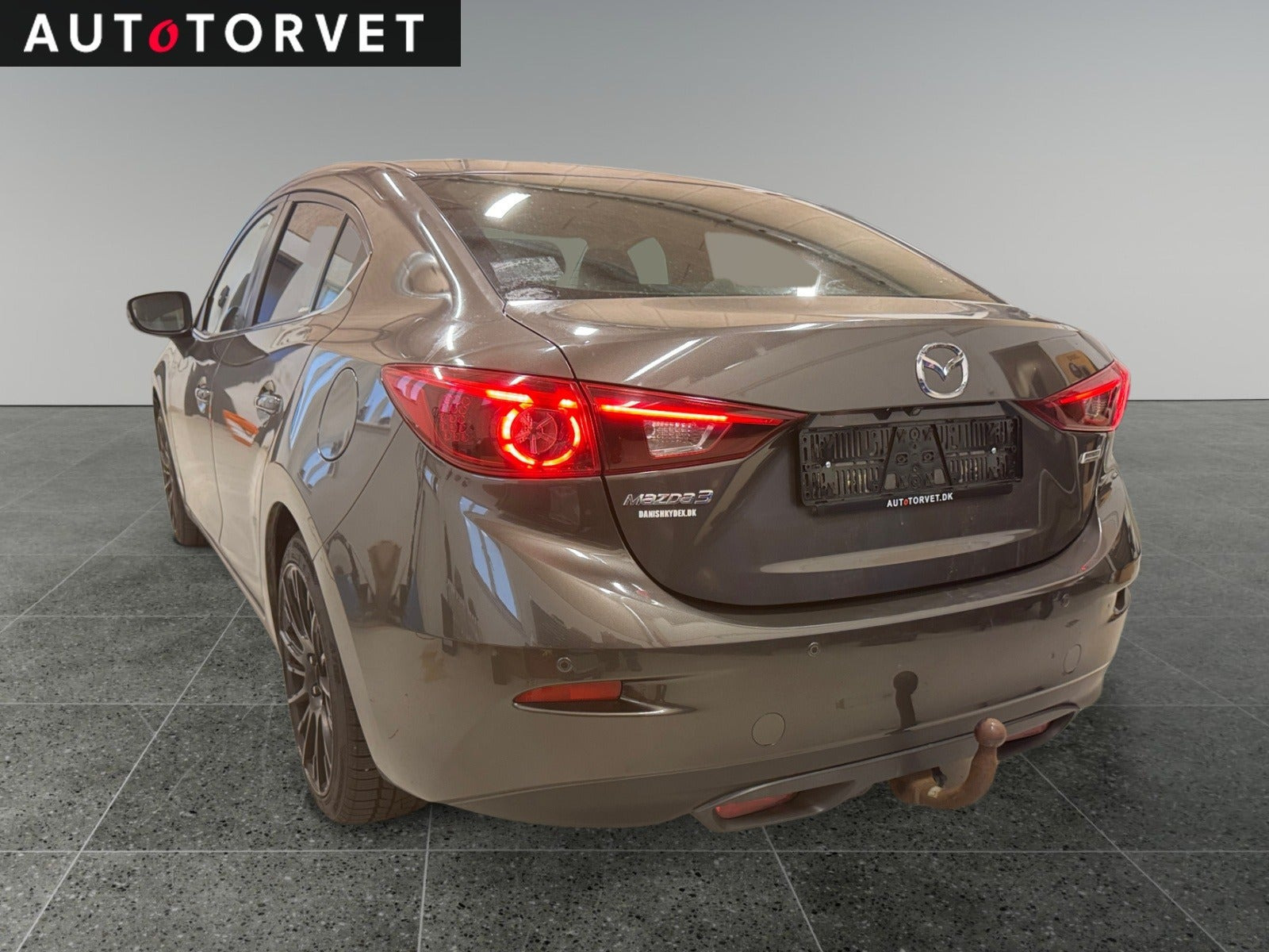 Grå Mazda 3 fra 2016