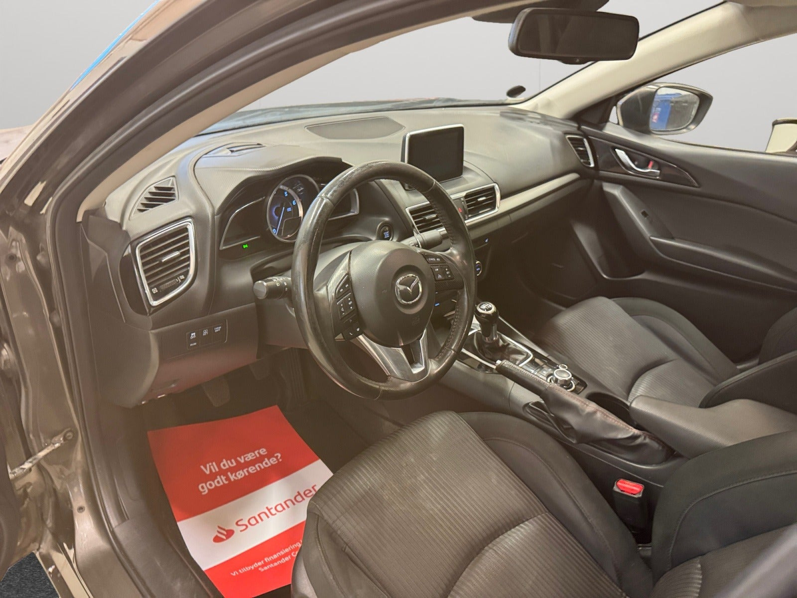 Grå Mazda 3 fra 2016