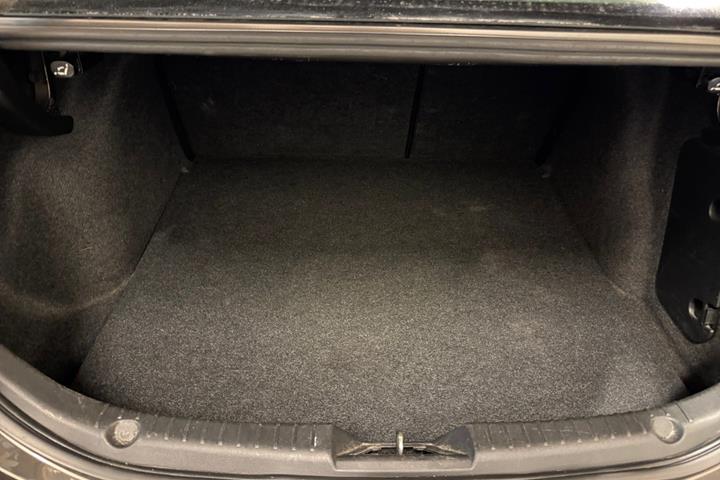 Grå Mazda 3 fra 2016