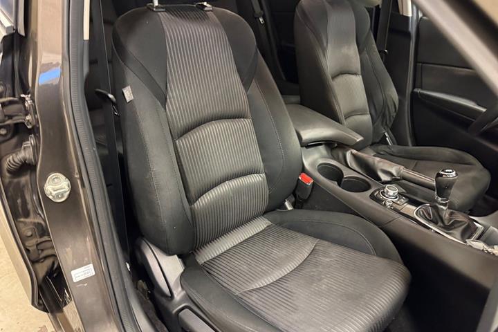 Grå Mazda 3 fra 2016