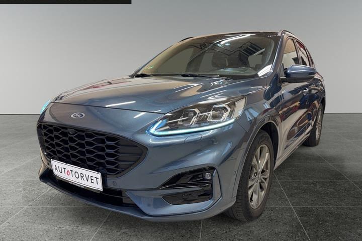 Blå Ford Kuga fra 2020 set udefra