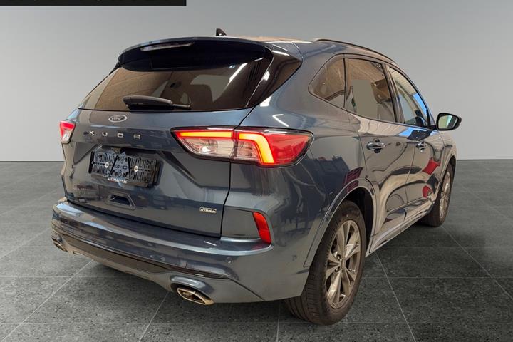 Blå Ford Kuga fra 2020