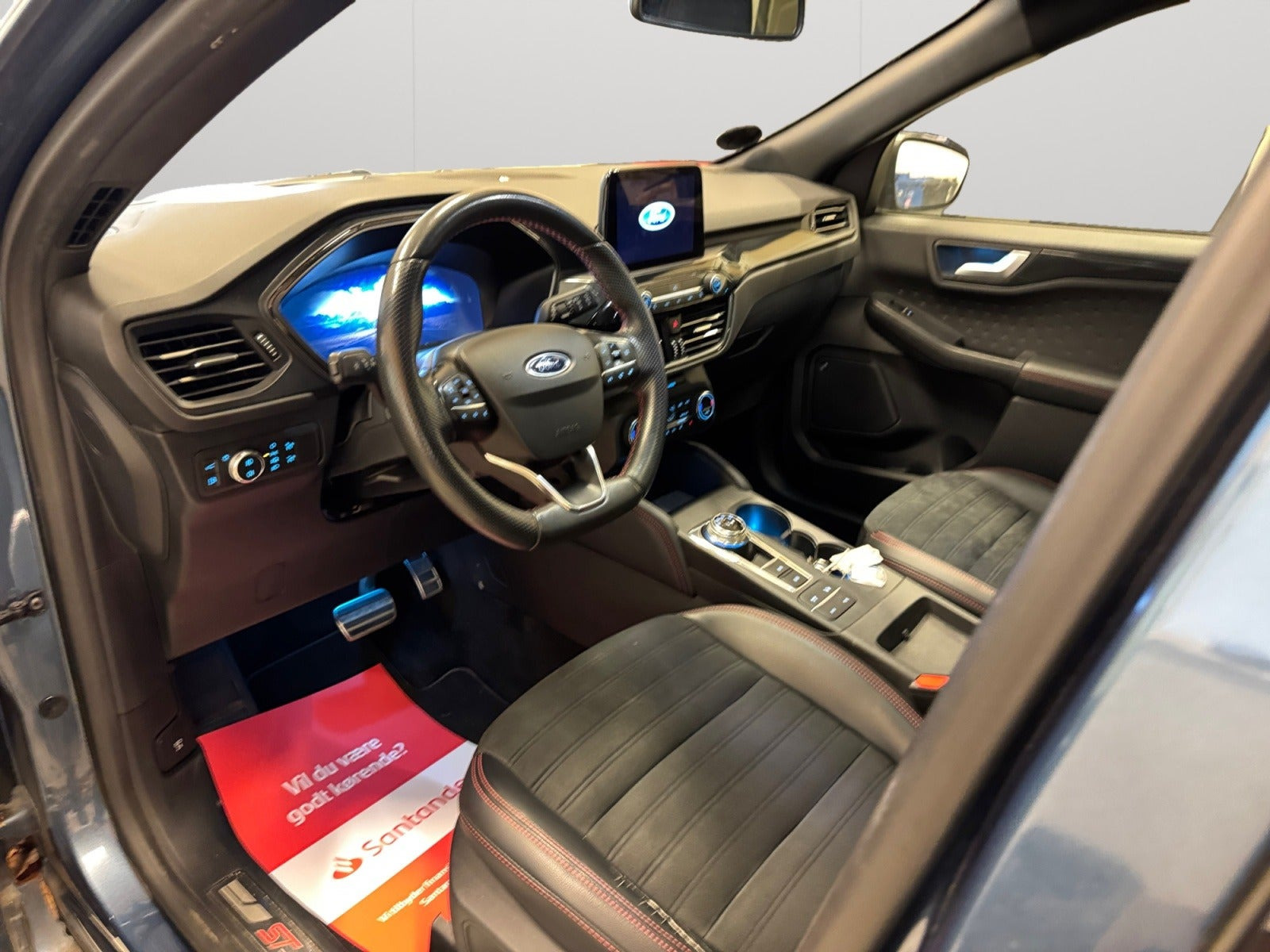 Blå Ford Kuga fra 2020