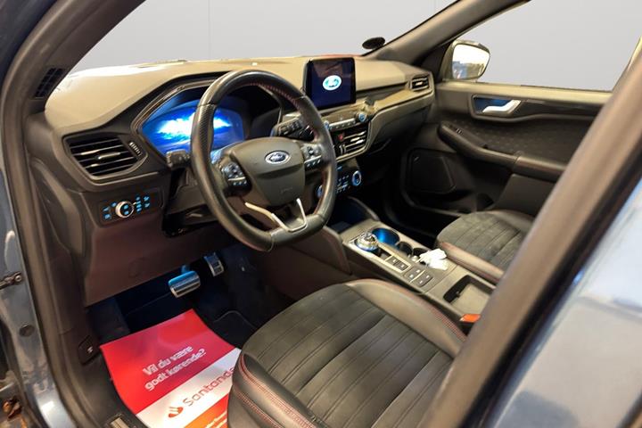 Blå Ford Kuga fra 2020