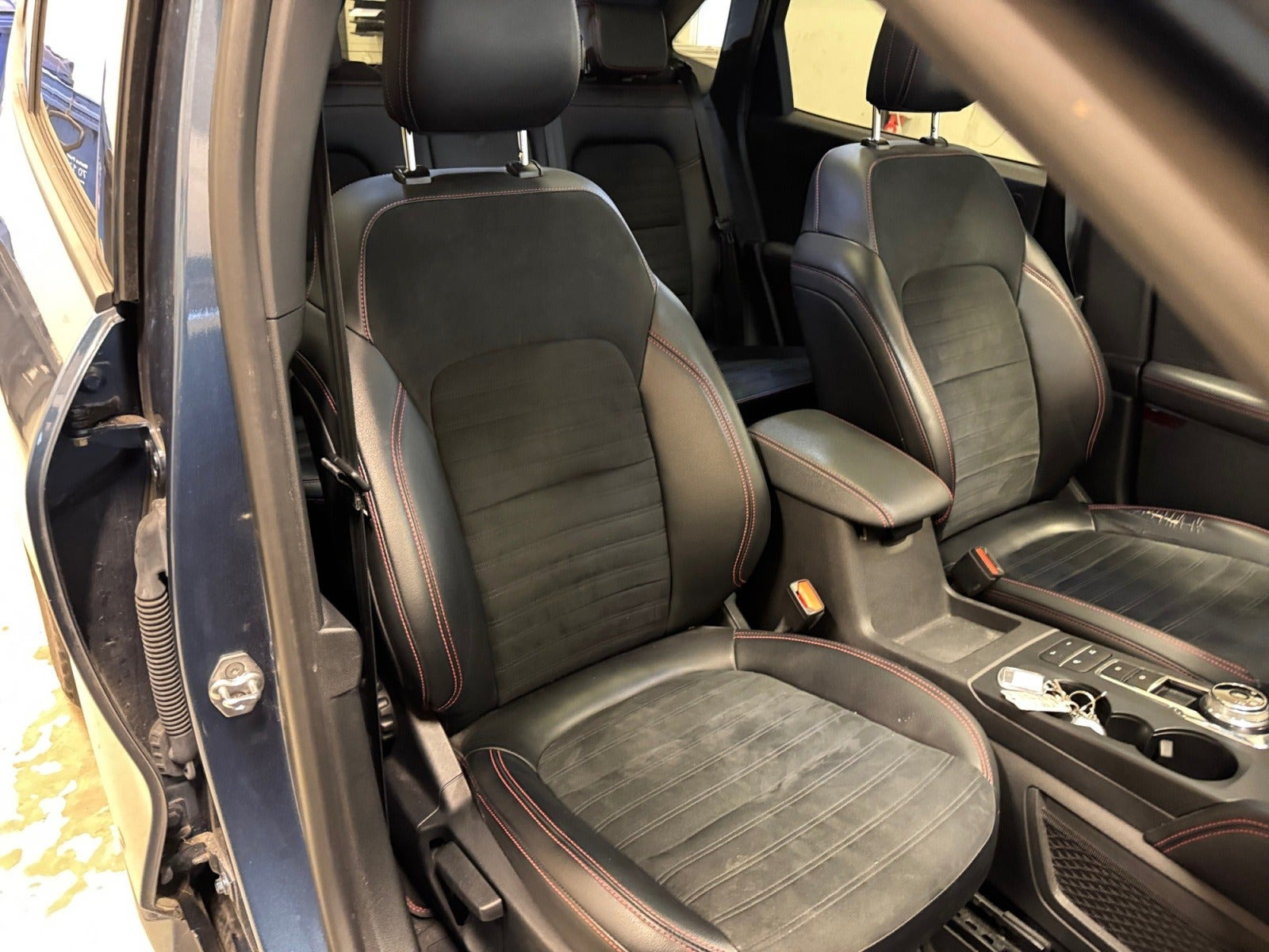 Blå Ford Kuga fra 2020