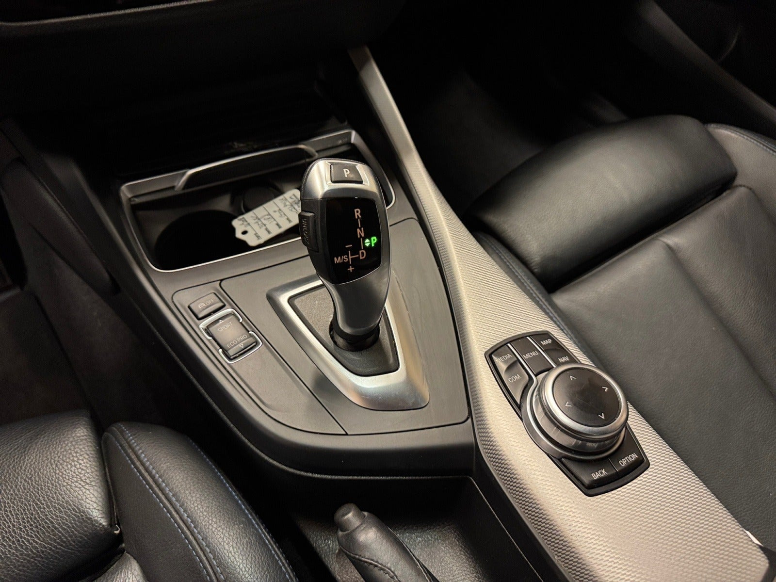 Grå BMW 118d fra 2019
