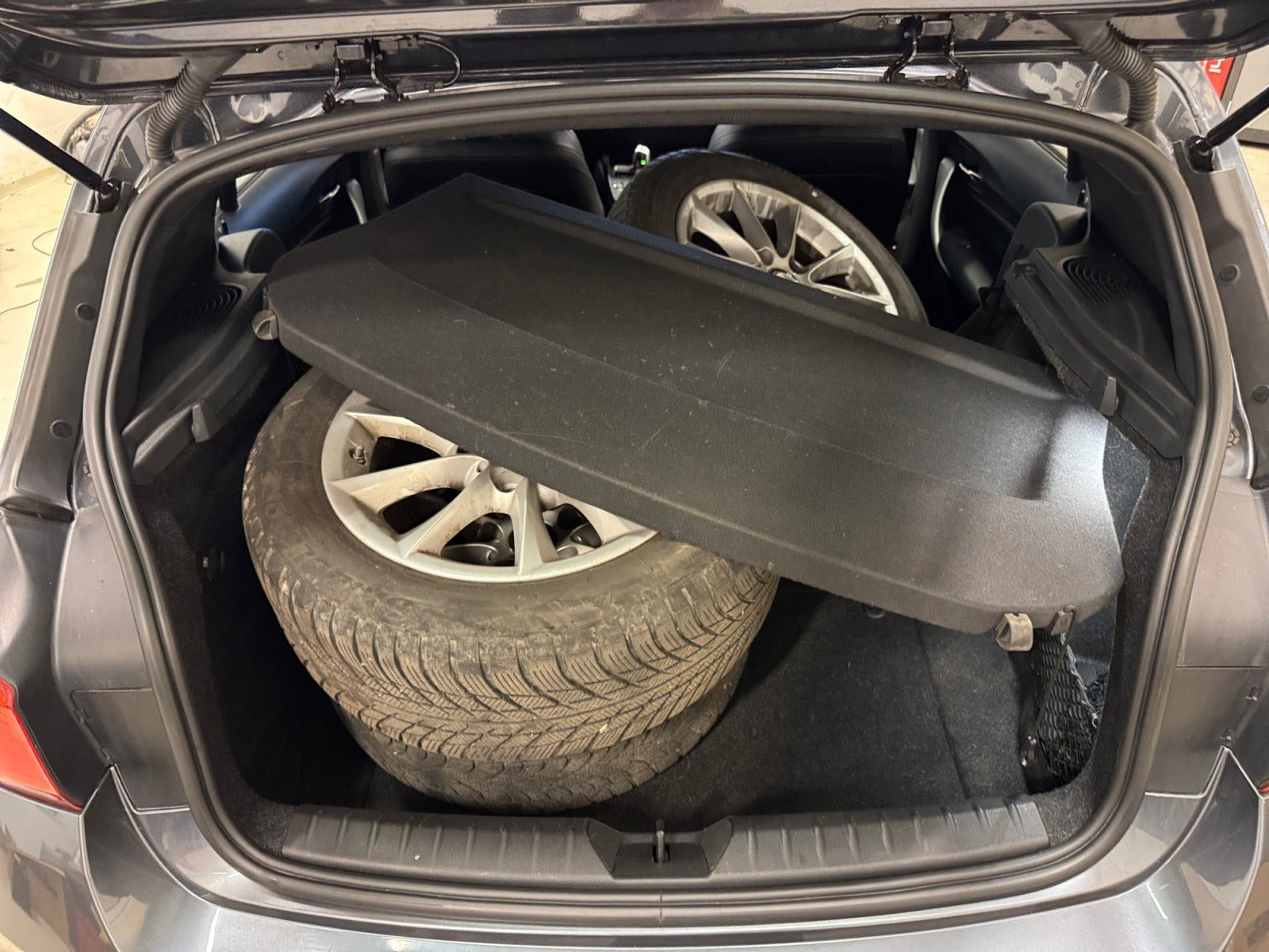 Grå BMW 118d fra 2019
