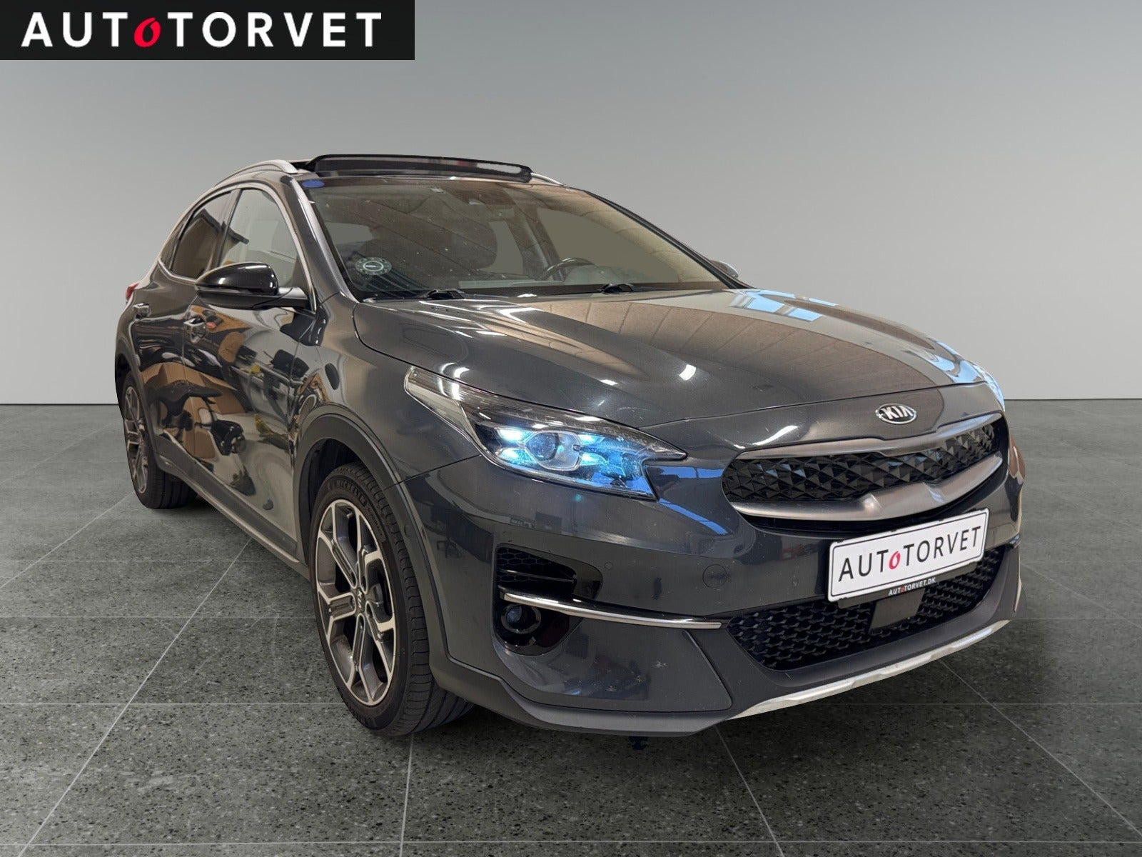 Grå Kia XCeed fra 2021