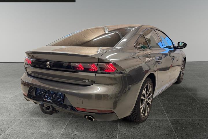Grå Peugeot 508 fra 2020