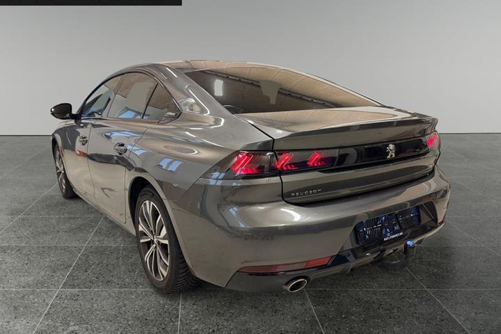 Grå Peugeot 508 fra 2020