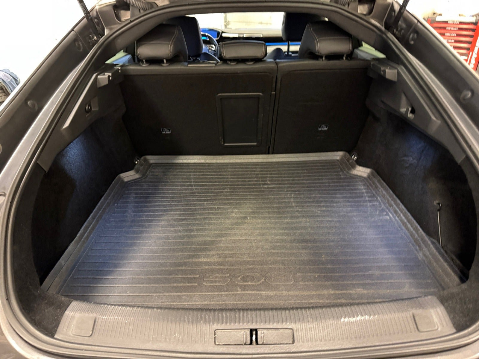 Grå Peugeot 508 fra 2020