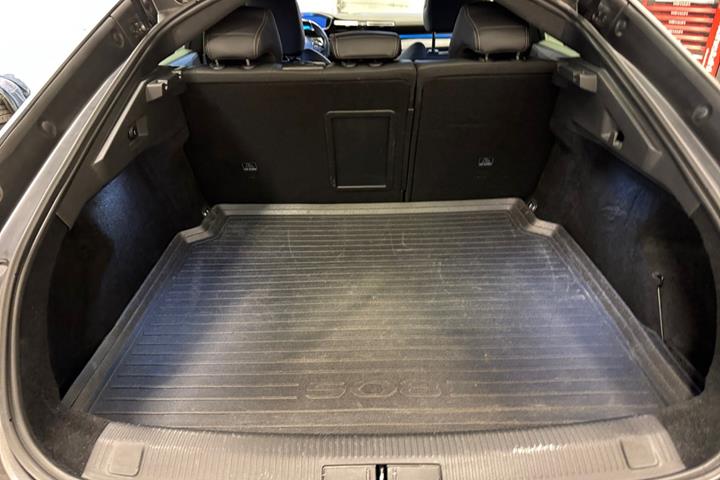 Grå Peugeot 508 fra 2020