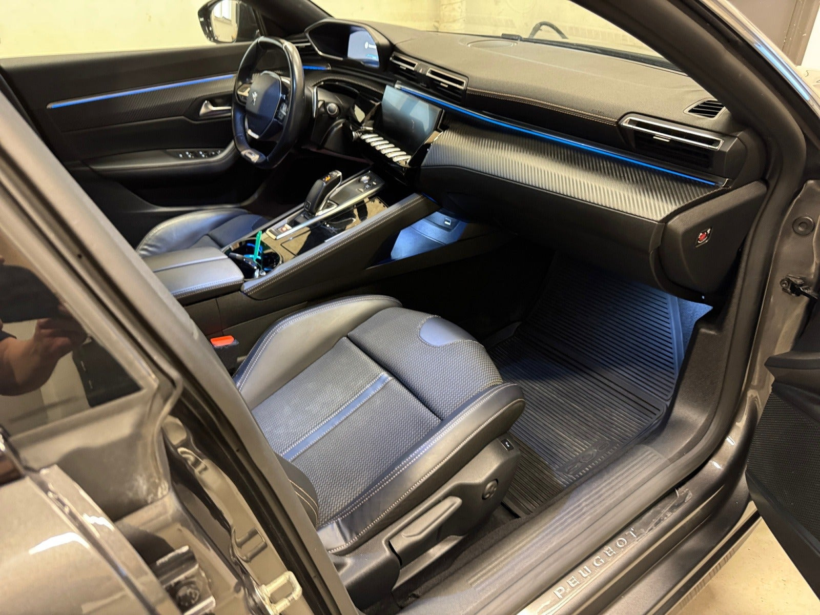 Grå Peugeot 508 fra 2020