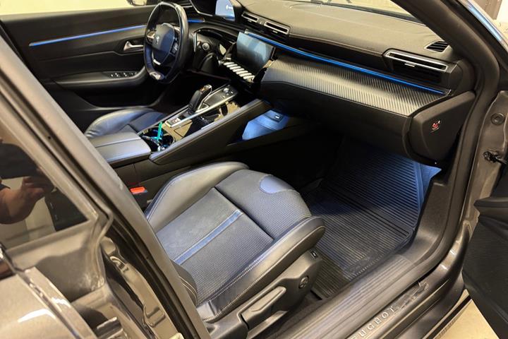 Grå Peugeot 508 fra 2020