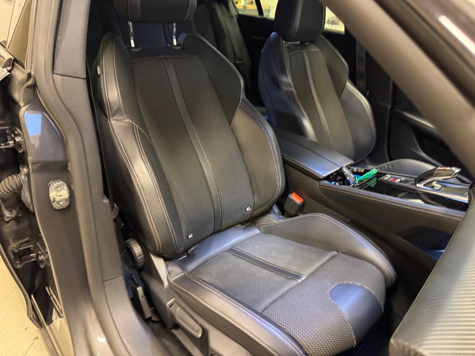 Grå Peugeot 508 fra 2020