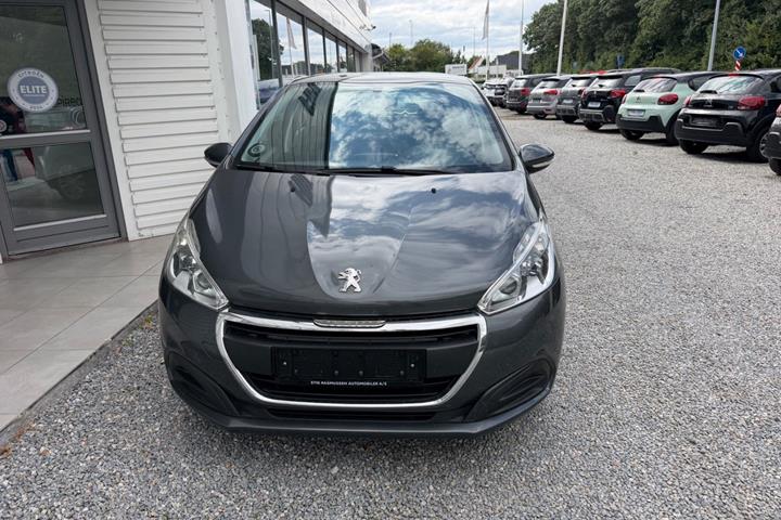 Grå Peugeot 208 fra 2015