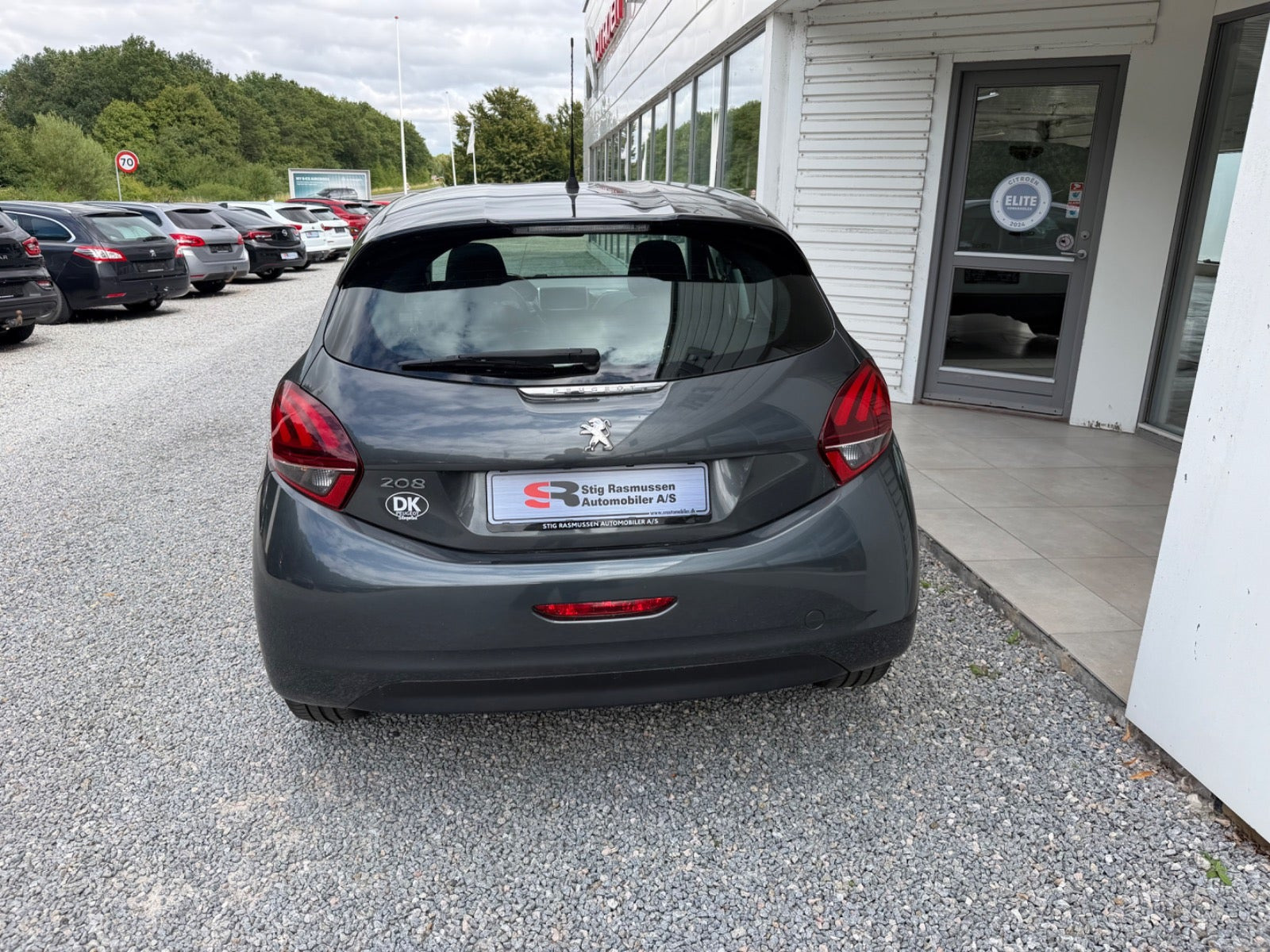 Grå Peugeot 208 fra 2015