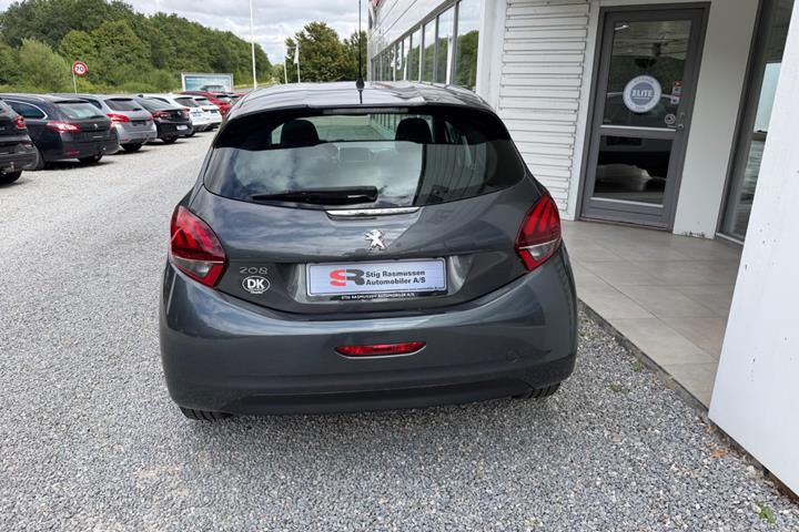Grå Peugeot 208 fra 2015