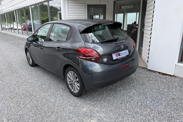 Grå Peugeot 208 fra 2015