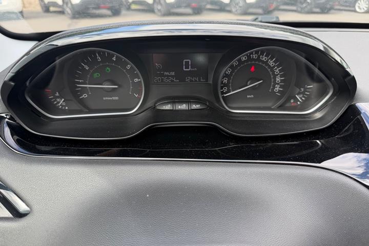 Grå Peugeot 208 fra 2015