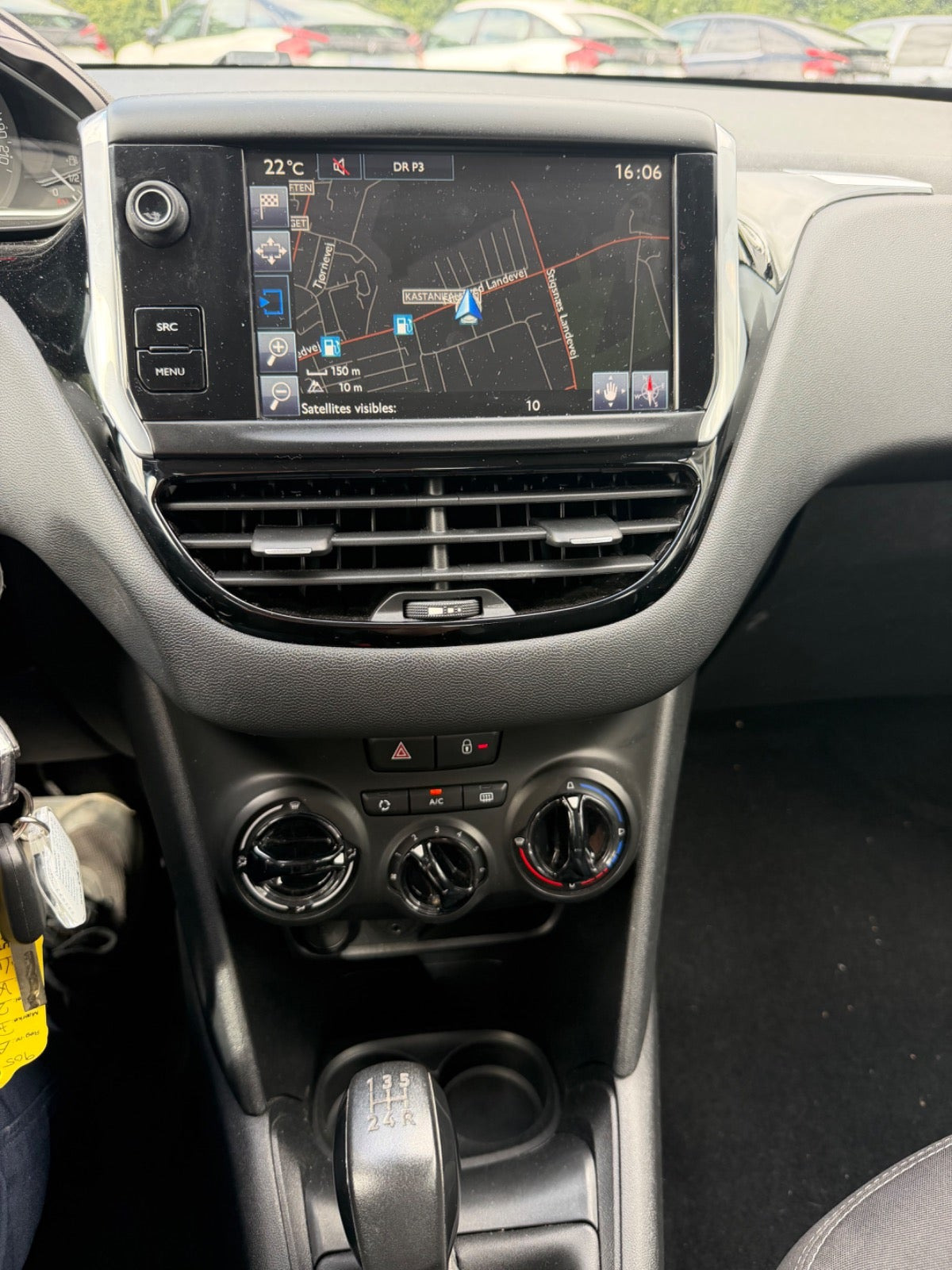 Grå Peugeot 208 fra 2015