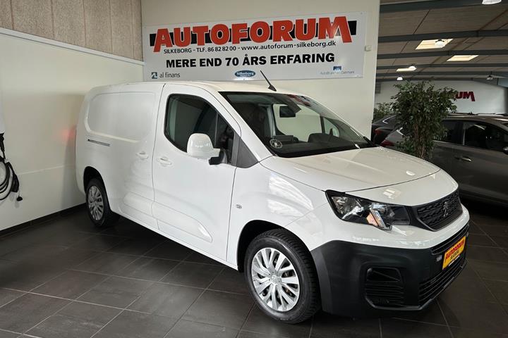 Hvid Peugeot Partner fra 2020