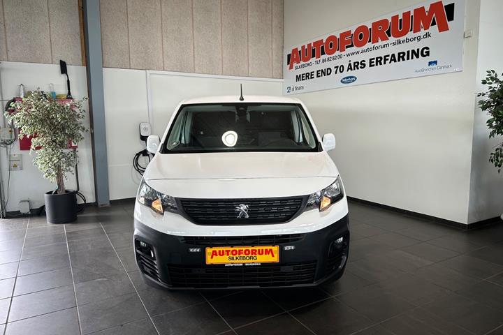 Hvid Peugeot Partner fra 2020